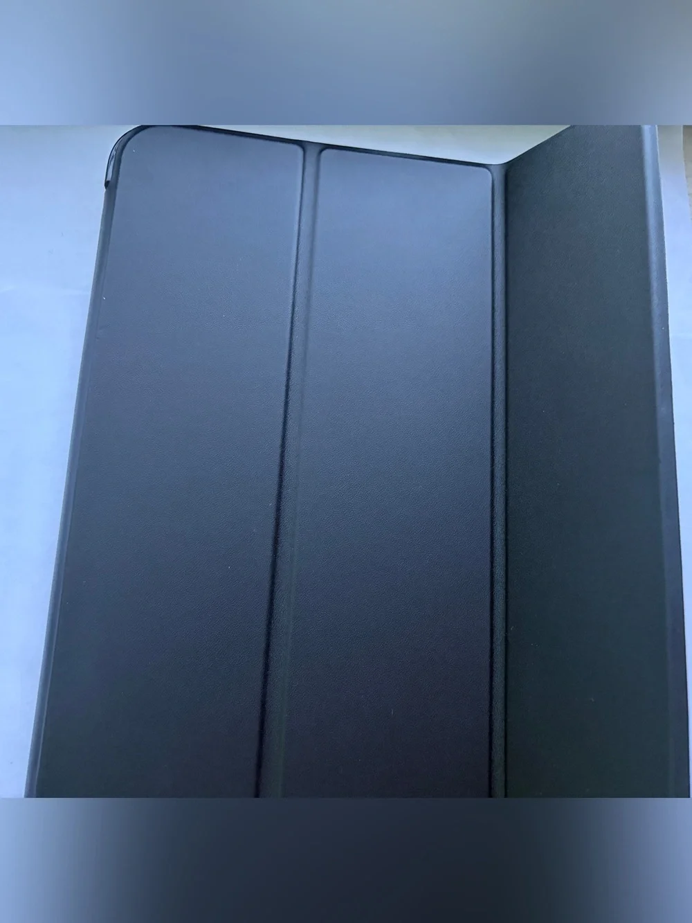 BNWT Moko Case for IPad 10th generation Black Magnetic Tri-Fold Tablet Case